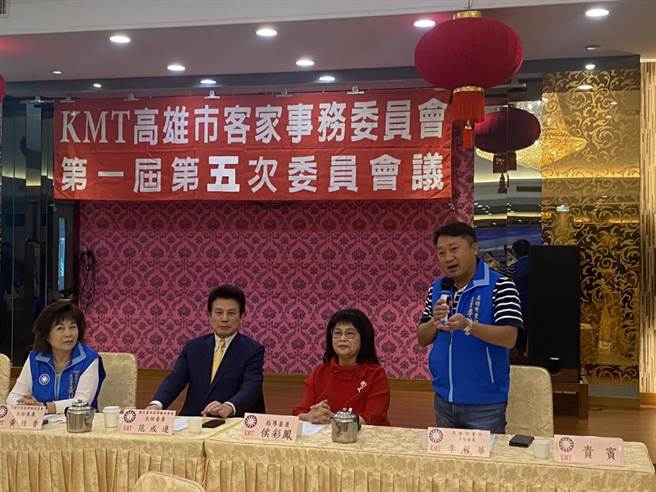 国民党高雄市客家事务委员会19日举行委员会议。巿党部主委李哲华（右）表示，下任高雄巿长人选，希望以1年的时间布局。（国民党高雄巿党部提供／曹明正高雄传真）