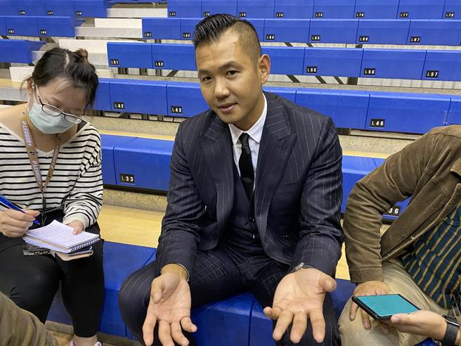 赛前致词一度落泪的PLG执行长陈建州，赛后总算露出一丝笑容。(黄及人摄)