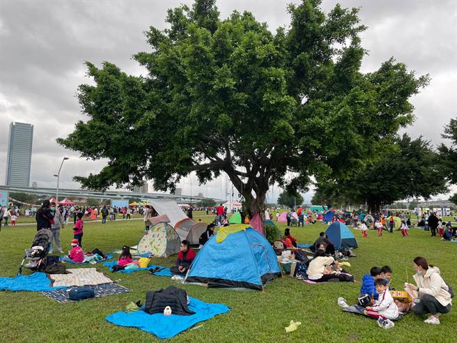 超过3000人参加亲子公益野餐嘉年华。（李俊淇摄）
