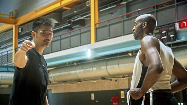 刘义祥(左)自行宣布请辞桃园领航猿总教练职务。(取自领航猿官方粉丝团)