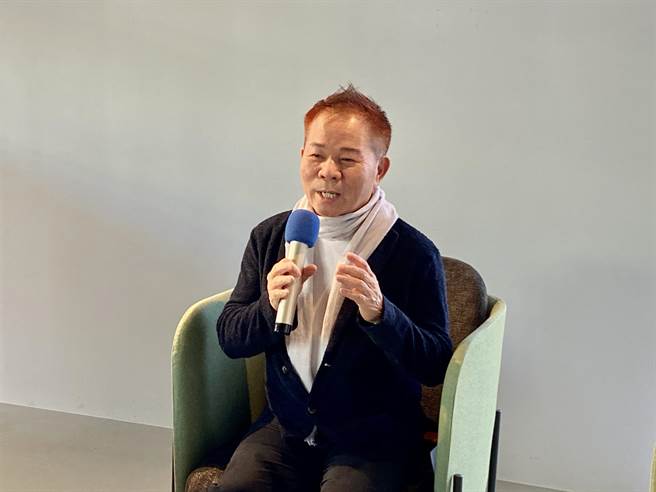 鉅虹建设董事长刘品辰在建筑屡以精工美学获得肯定，本身更是一名业余艺术家，多年来支持艺术不遗余力。（卢金足摄）