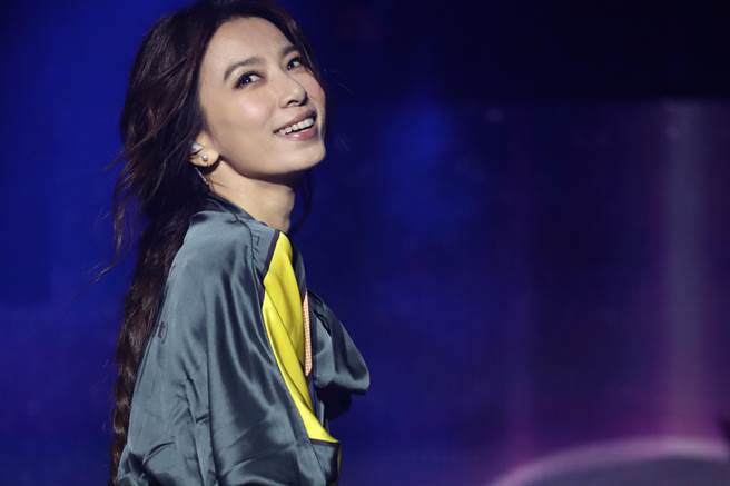 歌手田馥甄19日赴台南参加「浪漫情歌演唱会」，演场多首歌曲。（李宜杰摄）