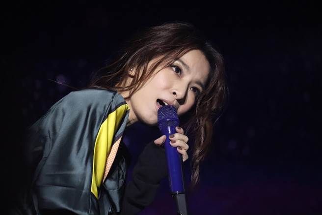 歌手田馥甄19日赴台南参加「浪漫情歌演唱会」，演场多首歌曲。（李宜杰摄）