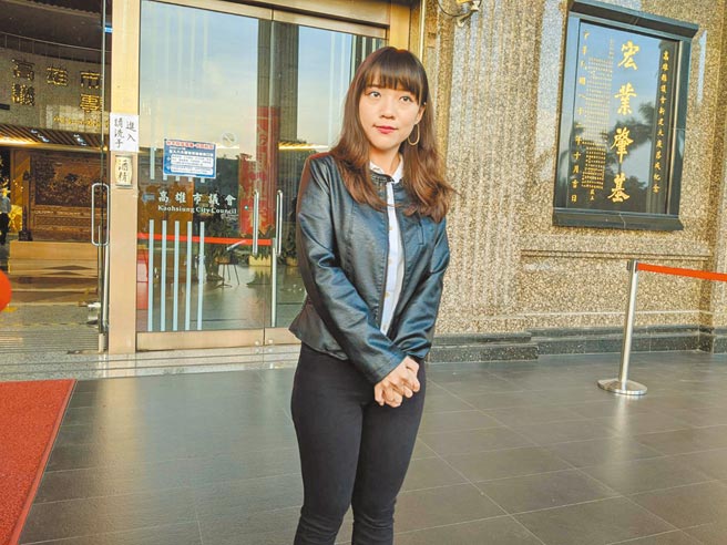 高雄巿议员黄捷18日回应明年2月6日罢捷投票。（曹明正摄）