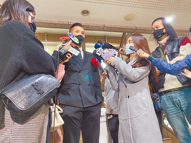 P.League＋联盟执行长陈建州昨天亲自出面，呼吁大眾千万别再继续转传或分享不雅影片。（黄及人摄）