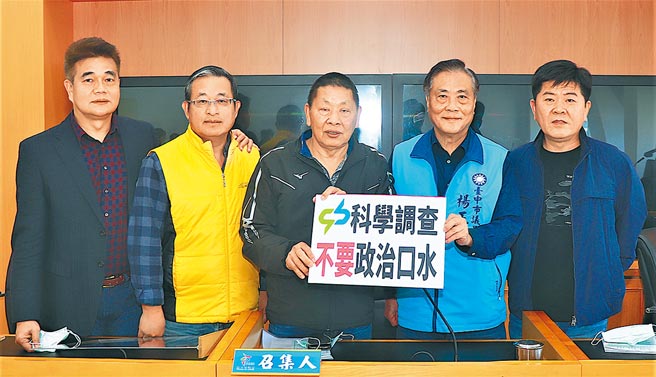 台中市议会18日举行「监督捷运绿线车辆及设备品质专案小组」第3次会议，议员要求科学调查，不要政治口水。（卢金足摄）