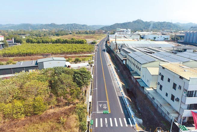 云林县斗六工业区联外道路云218线从前端台3线到末端水库路，拓宽后完成全线12米宽。（云林县政府工务处提供／周丽兰云林传真）