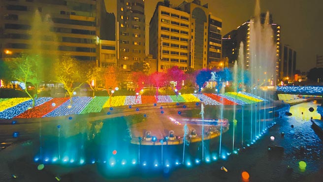 「2020臺中好YA诞」今年首度在柳川推出耶诞水舞灯光秀。（TVBS提供）