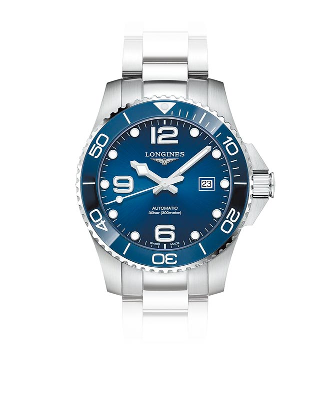 浪琴表HydroConquest深海征服者系列蓝色陶瓷圈腕表，5万1900元。（Longines提供）