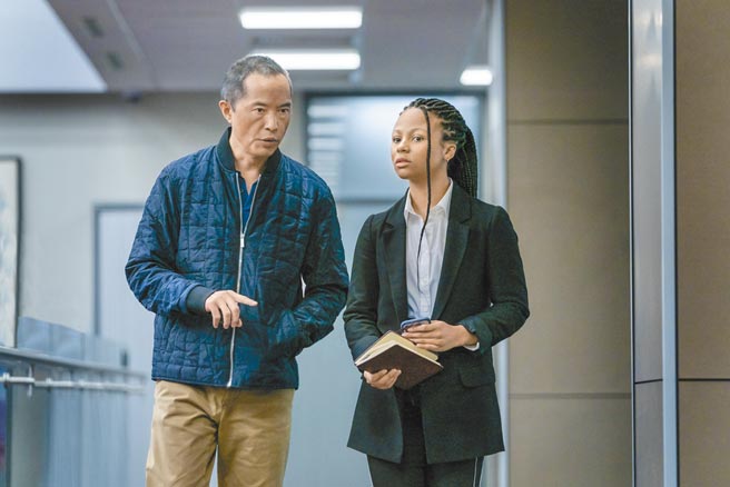 现实中梁肯（左）与女主角玛哈拉哈洛德都来自纽约，剧中则是师徒关系。    （HBO提供）