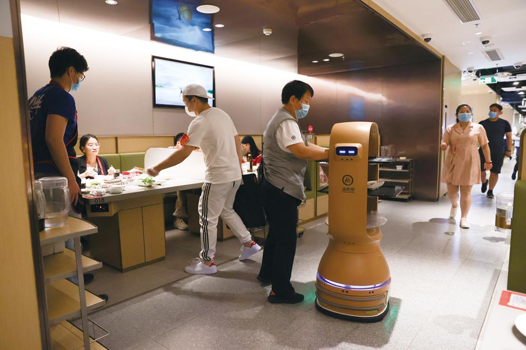 餐飲機器人崛起        圖╱中新社