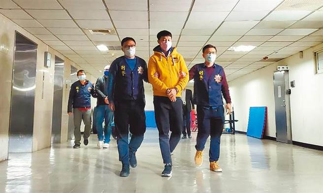 余姓男子涉嫌以钓鱼方式诱骗被害人视讯，再侧录下不雅影片放在色情网站牟利。（林郁平摄）