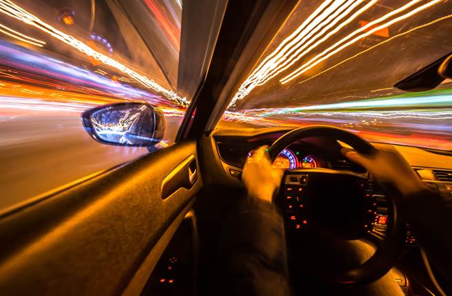 汽车达人雷尼遗漏长官交办的事，最后是被「军中车神」救了。(达志影像/shutterstock提供)