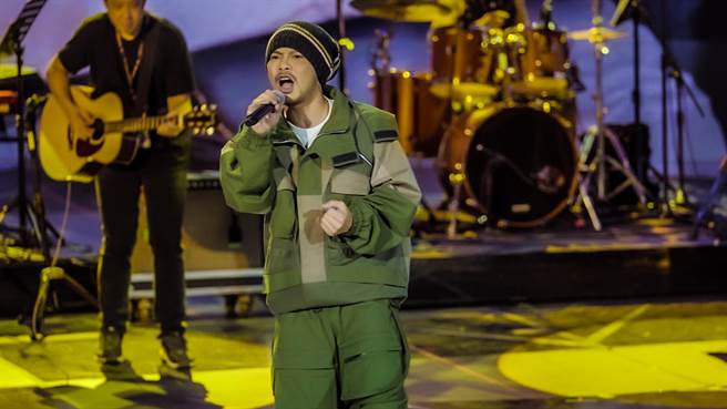 黄明志推出入行13年心声作品〈小鲜肉变男子汉〉。（亚洲通文创提供）