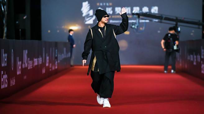 黄明志推出入行13年心声作品〈小鲜肉变男子汉〉。（亚洲通文创提供）