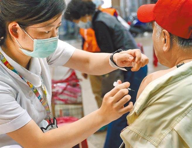 今年流感疫苗不良事件频传，不良事件通报是去年的四倍之多。（本报资料照）