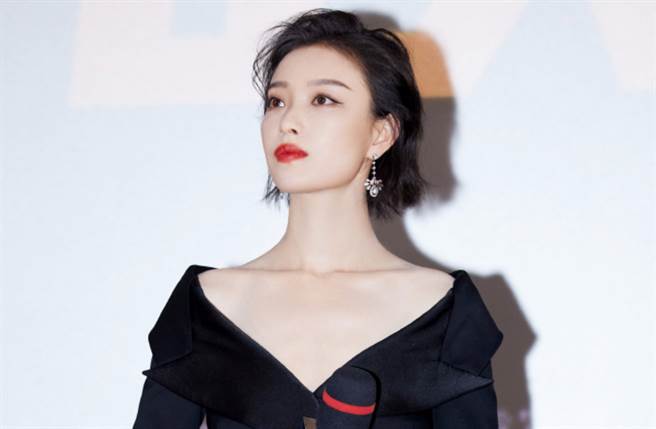 32岁大陆女星倪妮以170cm高挑身材和时尚的高级脸走红。（图／摘自微博@倪妮工作室）