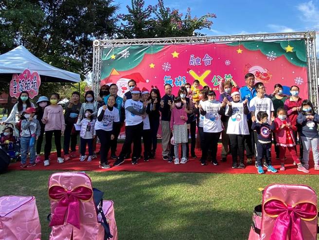 台中市唐氏症基金会20日于太平丽园公园坪林亲子馆内举行「耶诞狂欢公益无限」活动，唐宝宝们玩得开心。（翻摄照片／张妍溱台中传真）