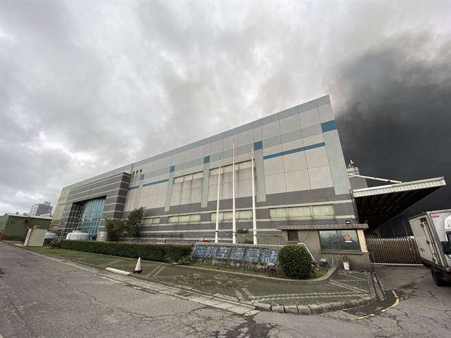 巷尾的远雄。（蔡依珍摄）