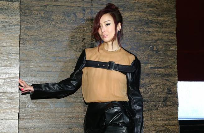 郑秀文久未更新IG，今天终于po文，却是带来痛失爸爸的消息。(中时资料照片)