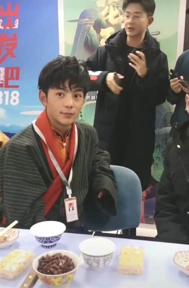 关掉美肌后依然帅气。(图/翻摄自新浪)