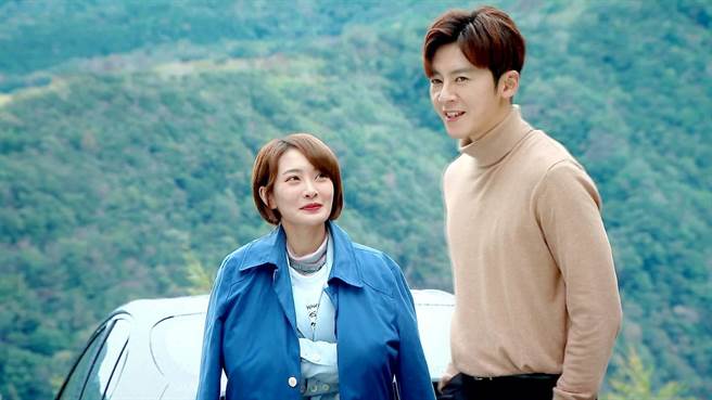 李国毅、李亦捷剧中感情大跃进。（三立提供）