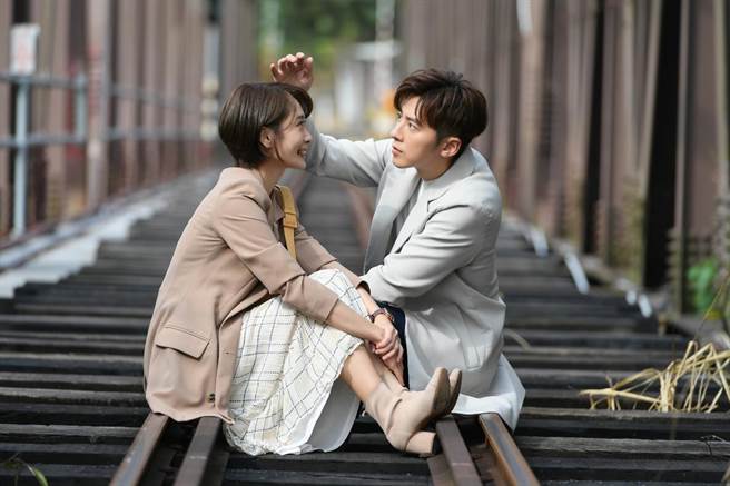 李国毅、李亦捷剧中感情大跃进。（三立提供）