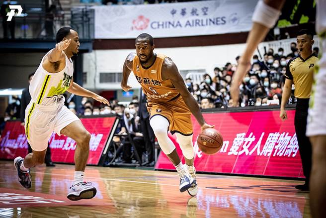 领航猿洋将里德20日就差1助攻就可成为PLG史上拿下大三元的球员。(PLG提供)