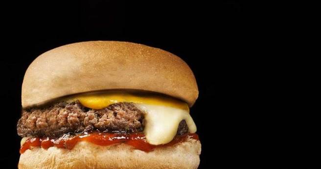 大陆麦当劳推「给利奥牛肉堡」 ，网讽：中国制Oreo暗黑堡。（图／Pixabay）