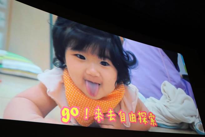 透过影片让家长和社会大眾了解每位托育人员是如何的爱孩子。（许哲瑗摄）