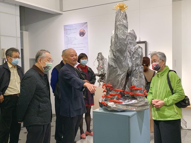 许文融2020不锈钢青铜作品「如是悠哉」。图／99度艺术中心提供