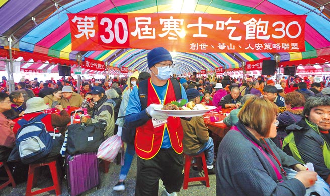 考量大型活动难以保持社交安全距离，举办30年的寒士尾牙今年将首度不办桌！寒士们感到相当失望。（本报资料照片）