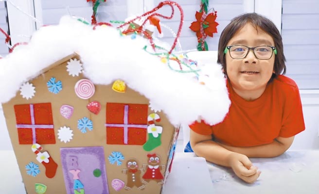 《富比世》杂志18日公布2020年全球收入最高YouTuber名单，来自美国德州的9岁男童莱恩．卡吉（Ryan Kaji）连续3年拔下头筹。（摘自YouTube）