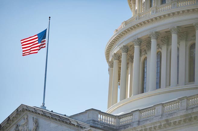 美国总统川普签署剑指大陆的《外国公司问责法》之际，大陆也祭出法律反制。（路透）