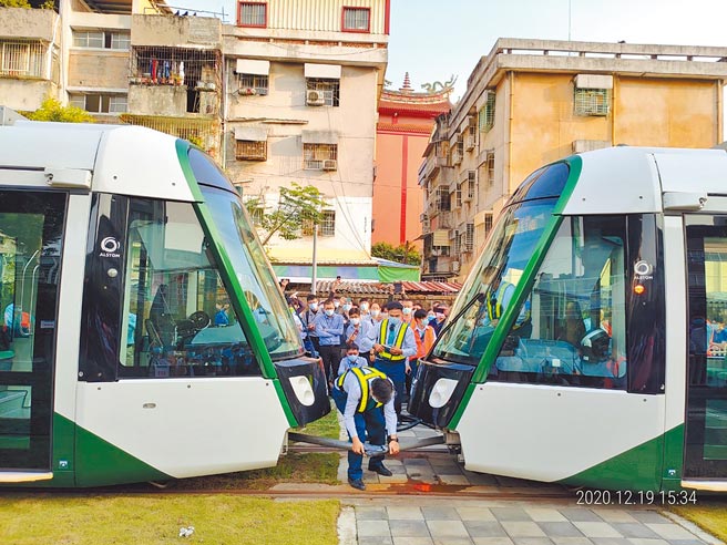 高雄环状轻轨第二阶段路段19日履勘，地点选在鼓山一路与大公路口的C16文武圣殿站演练。（高市府交通局提供／洪浩轩高雄传真）