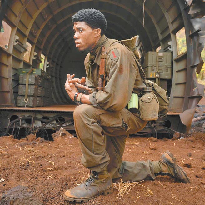 查德威克鲍斯曼凭《誓血五人组》获纽约影评人协会最佳男配角奖。（摘自IG）