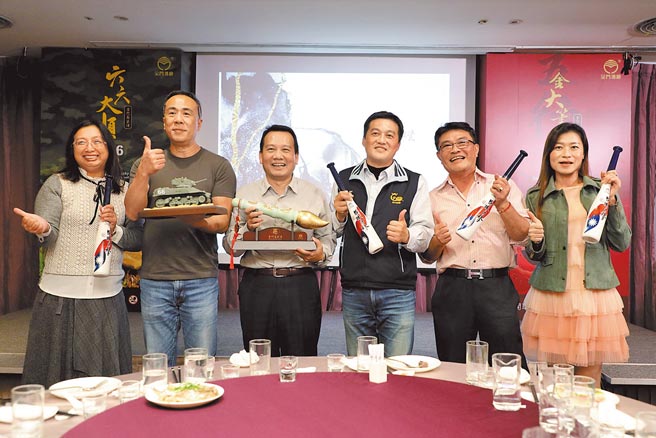 鼎力支瓷携手金门酒厂 推出3款造型纪念酒（金门酒厂提供）禁止酒驾，酒后不开车，安全有保障