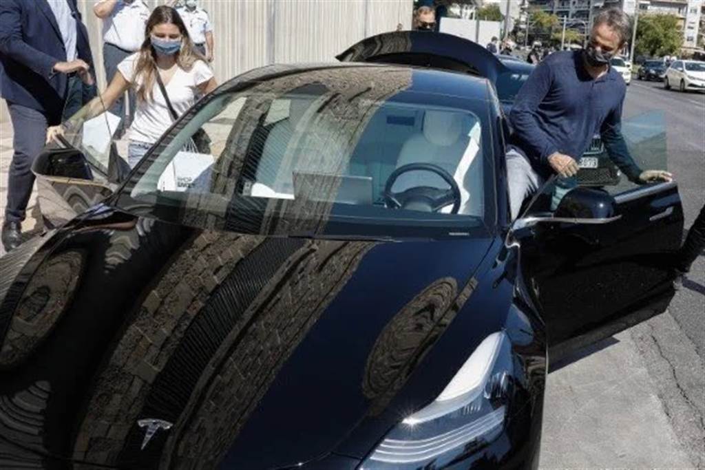 希臘總理成為新一位 Model 3 車主，以特斯拉為領頭羊推動國家 EV 轉型