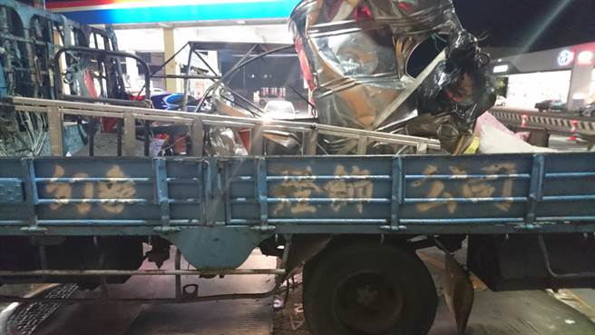 货车驾驶并非第一次这样载运大量柴油，这次出事后闯祸后水塔全毁，在警方裁罚告诫后，表示以后会採购合格储油槽装载柴油。（民眾提供／谢琼云彰化传真）