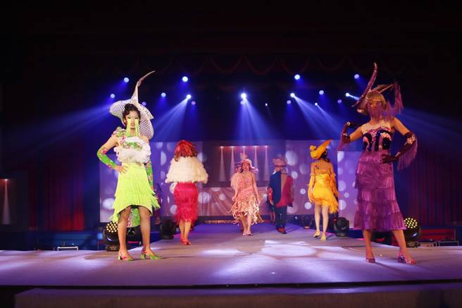 弘光科大美髮妆品联合毕展，学生用台湾元素作造型。（弘光科大提供／陈淑娥台中传真）