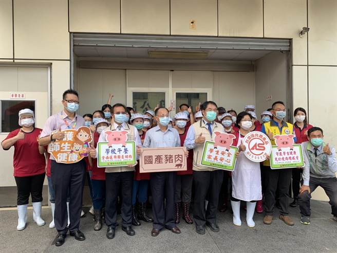 台南市政府教育局要求南市学校团膳业者，一律选用国产肉品。（南市府教育局提供／李宜杰台南传真）