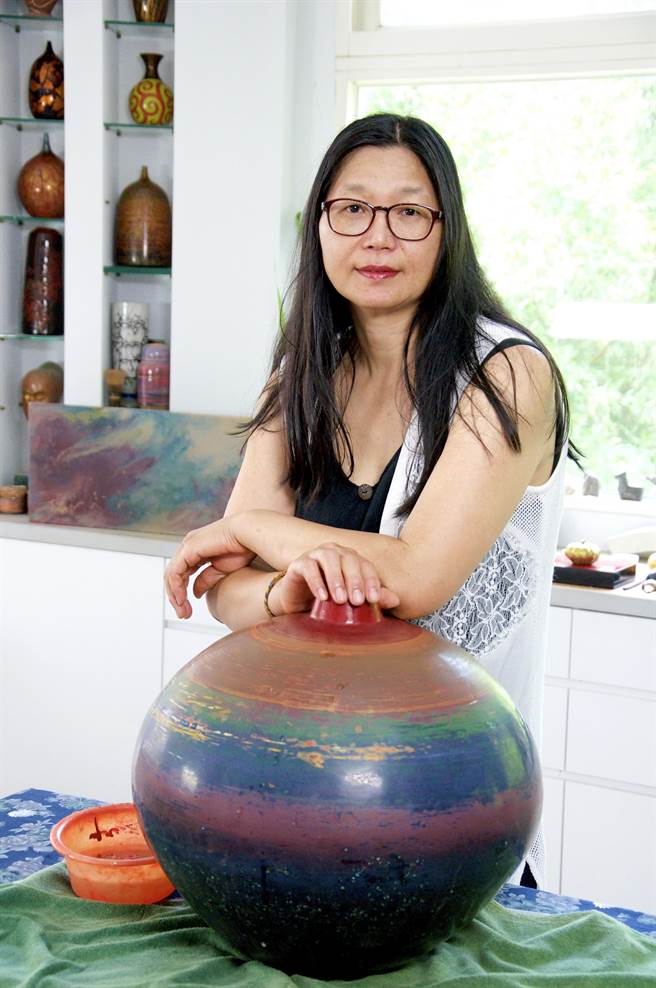 丰原「忆林舍工作室」创办人杨美玲，将漆艺、陶艺文化持续传承视为使命。（台中市府提供／卢金足台中传真）
