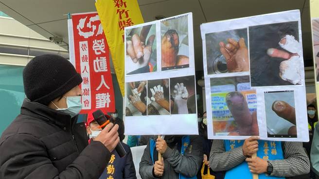 5名任职于某环保清洁公司的劳工，21日在劳动党与新竹县产业总工会的陪同下，到竹科管理局提出控诉，指公司罔顾工安、欺压劳工。（陈育贤摄）