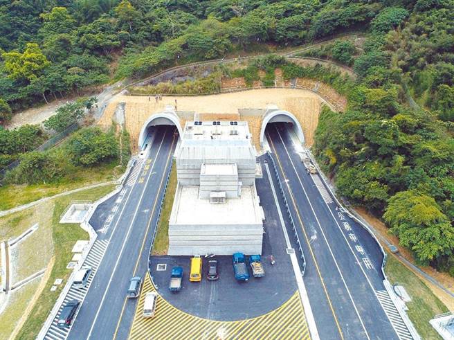 跨年夜台9线，苏澳至花莲要4小时。（本报资料照／苏花改工程处提供）