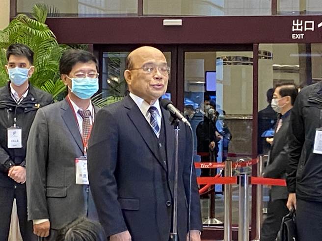 行政院长苏贞昌今天表示，既然苏伟硕医师已经更正错误，希望法令给予斟酌。（林志成摄）