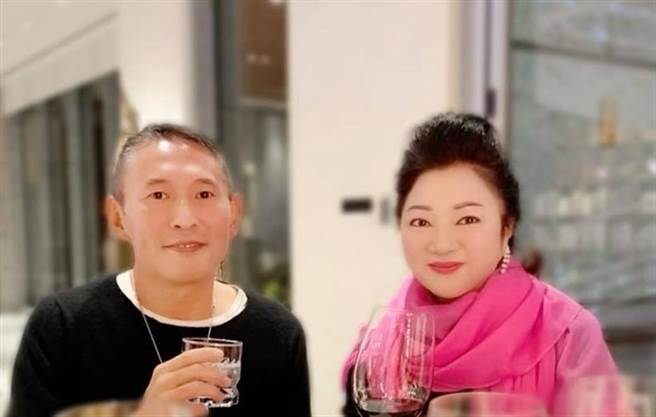 白冰冰晒出和钮承泽合照。(图/翻摄自白冰冰脸书)