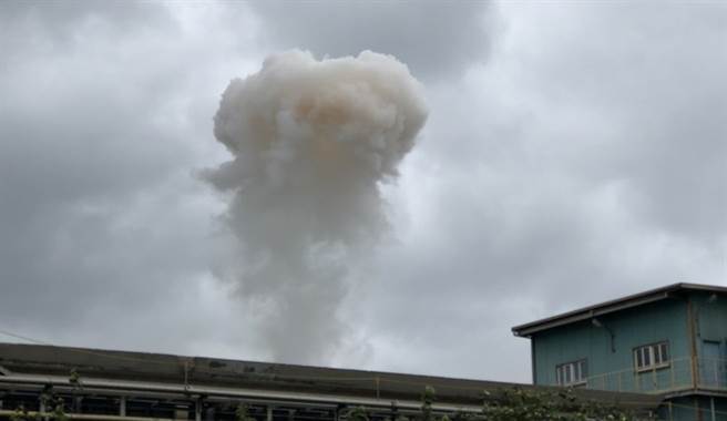 There was another explosion in the factory area at noon on the 21st, and a yellow mushroom cloud exploded in the sky, scaring people.  (Provided by the public / Faxed by Jiang Fei Taoyuan))