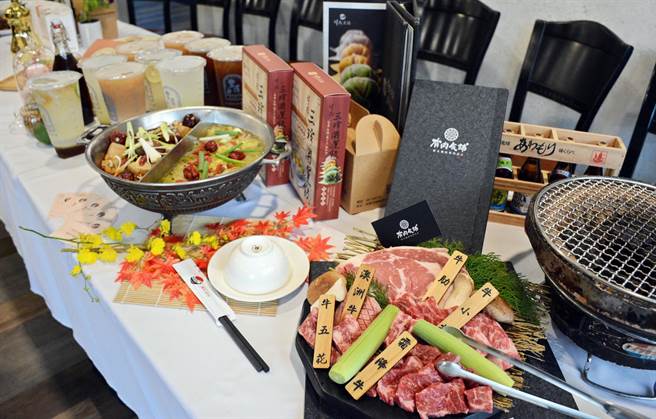 三倍券使用期限倒数计时，屏东业者纷纷祭出优惠，盼抢攻最后的三倍券商机。（林和生摄）