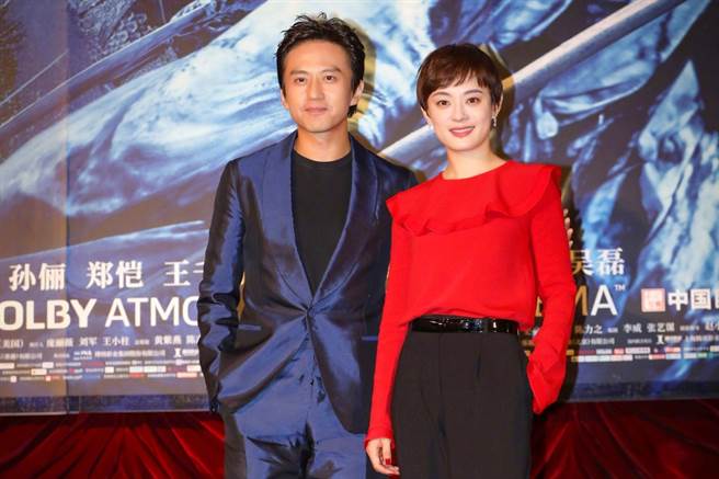 邓超是孩子们的大玩偶 (图/ 微博)