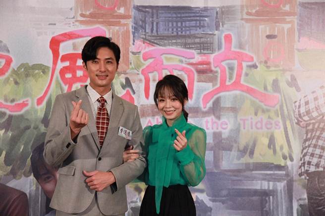 李运庆、孙淑媚在新戏《迎风而立》演夫妻。（大爱电视台提供）